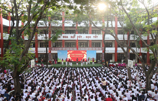 Happy New Year - Tuổi trẻ Việt Nam vươn ra thế giới