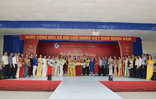 Một số hình ảnh trao giải trong Hội thi Nét đẹp phấn trắng - Lần 1 năm 2023