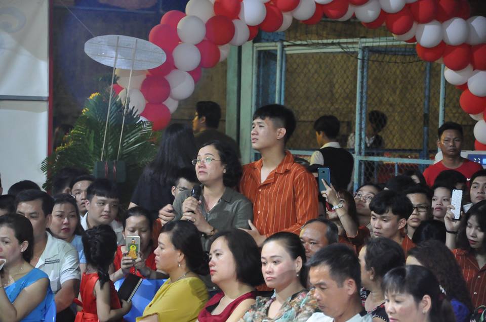 Xúc động lễ tri ân và trưởng thành của học sinh lớp 12 năm 2018