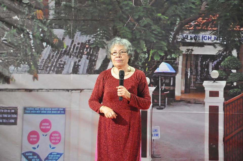 Cô Phạm Thị Thúy Vĩnh - HT nhà trường phát biểu tại buổi lễ