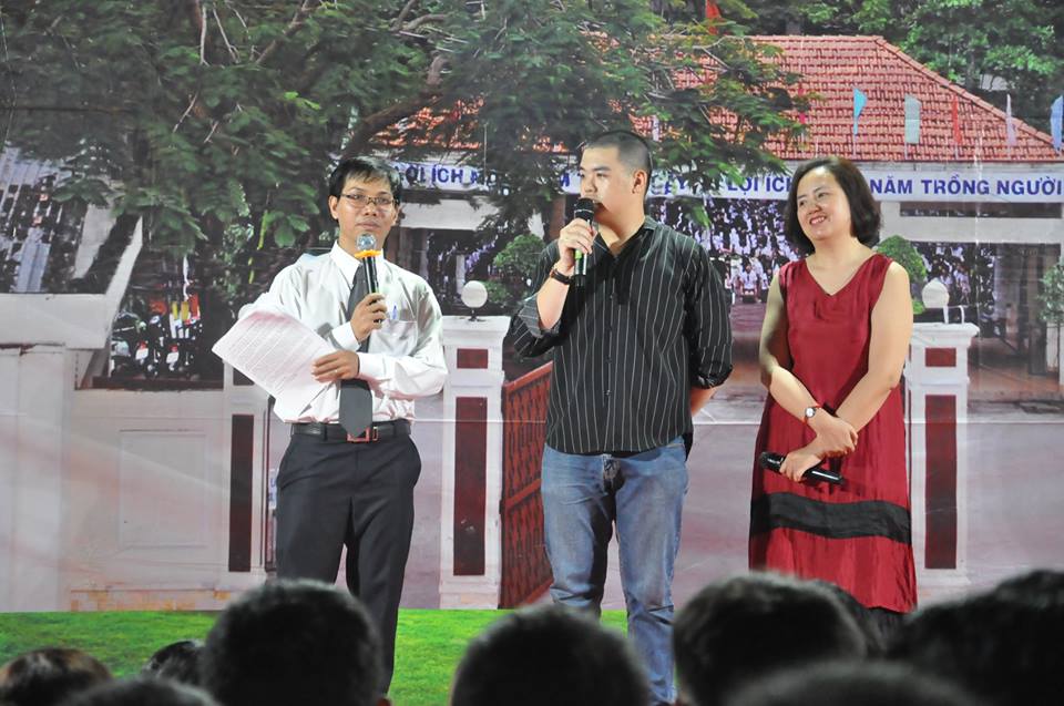 Xúc động lễ tri ân và trưởng thành của học sinh lớp 12 năm 2018