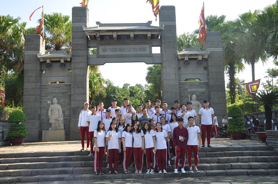 Đền tưởng niệm các vua Hùng và Khu du lịch văn hóa Suối Tiên năm học 2017 - 2018