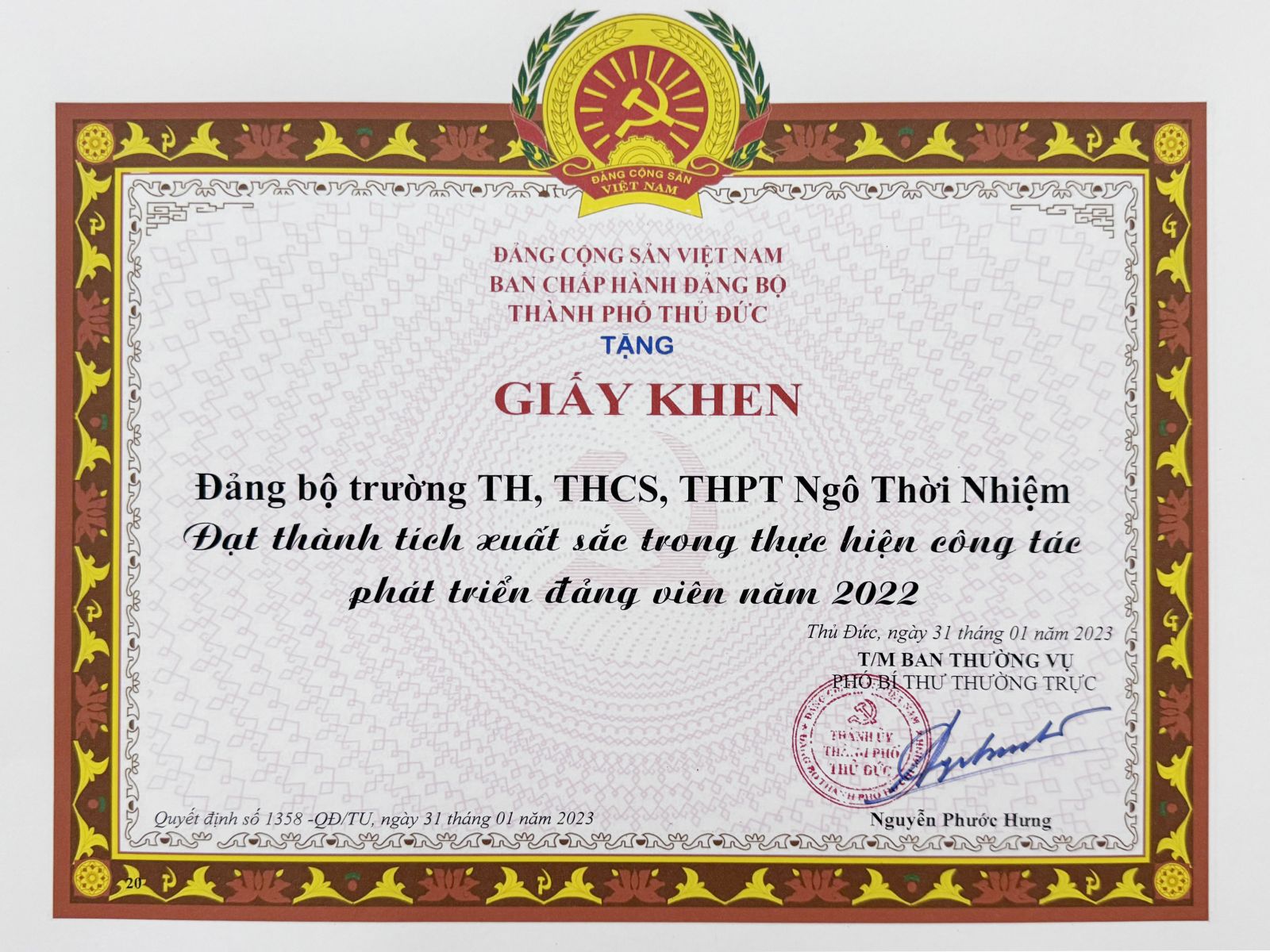 Giấy khen Đảng bộ trường Đạt thành tích xuất sắc trong thực hiện công tác phát triển đảng viên năm 2022