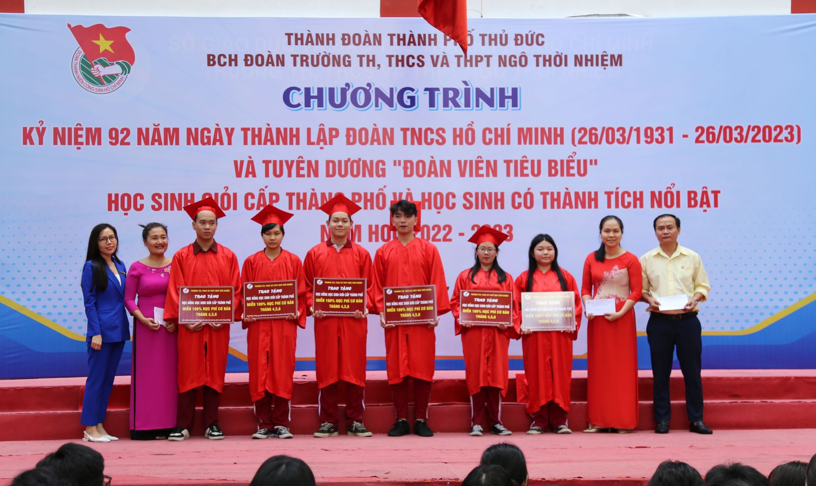 Lễ kỷ niệm 92 năm thành lập Đoàn TNCS Hồ Chí Minh và tuyên dương GV - HS đạt thành tích cao