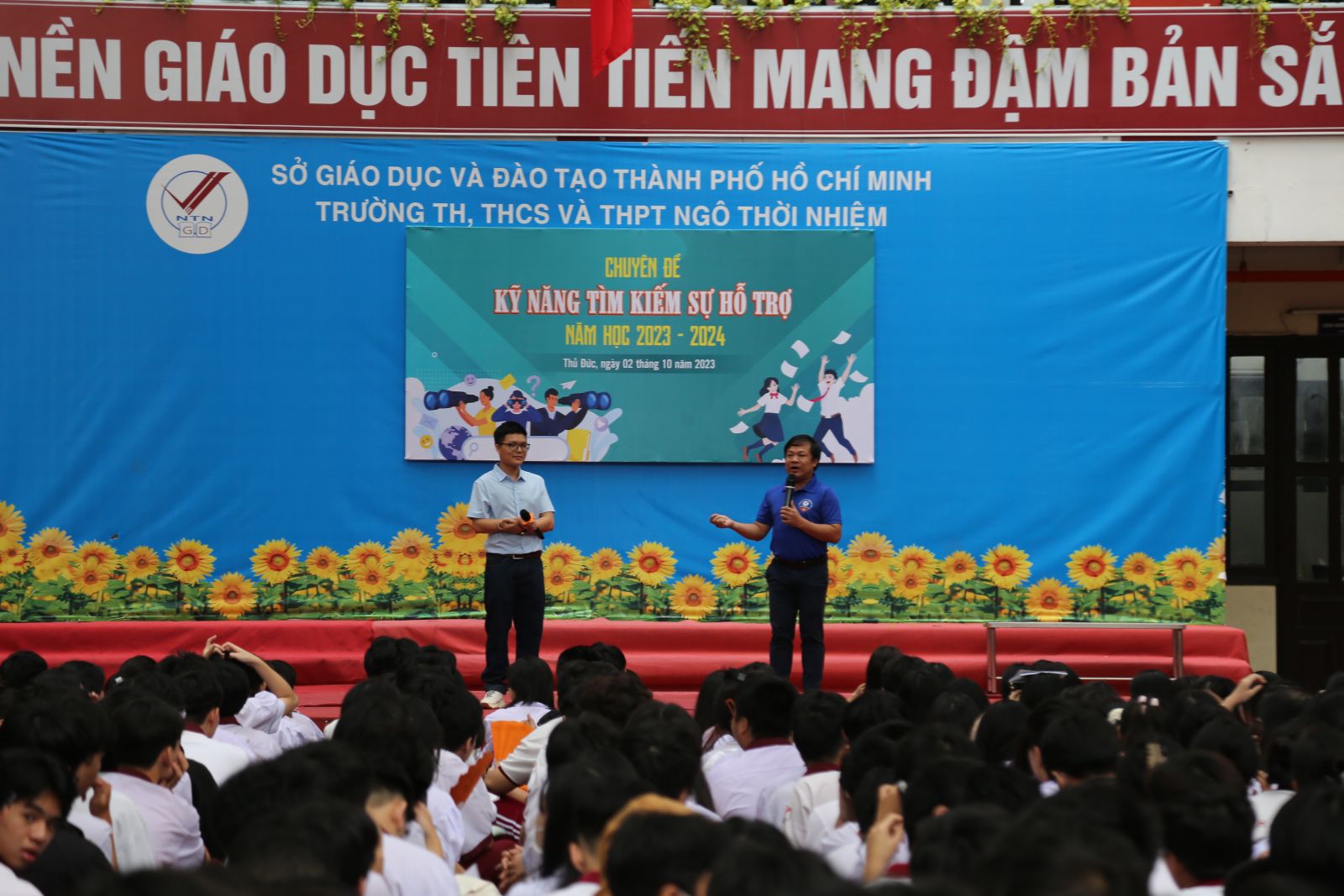 Đặng Văn Tốt đã có những chia sẻ, giúp các em học sinh khối 12 định hướng được nghề nghiệp trong tương lai