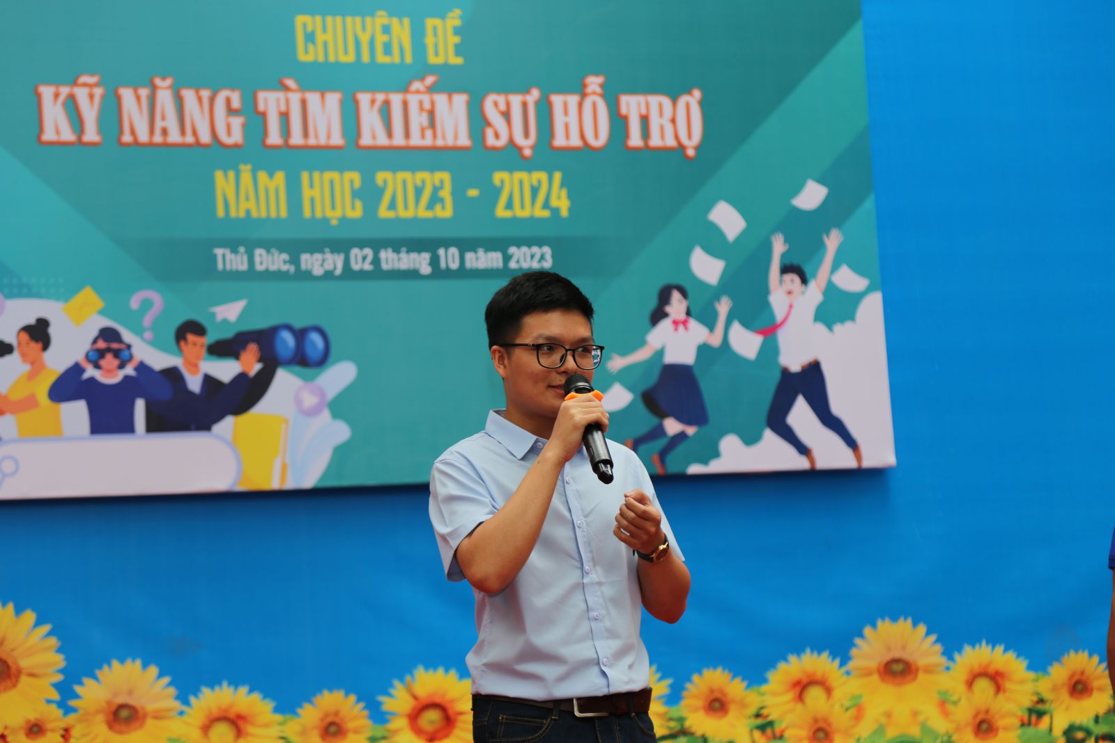 Đặng Văn Tốt từng là học sinh 3 tích cực của trường Ngô Thời Nhiệm và sinh viên 5 tốt của Đại học Y Hà Nội