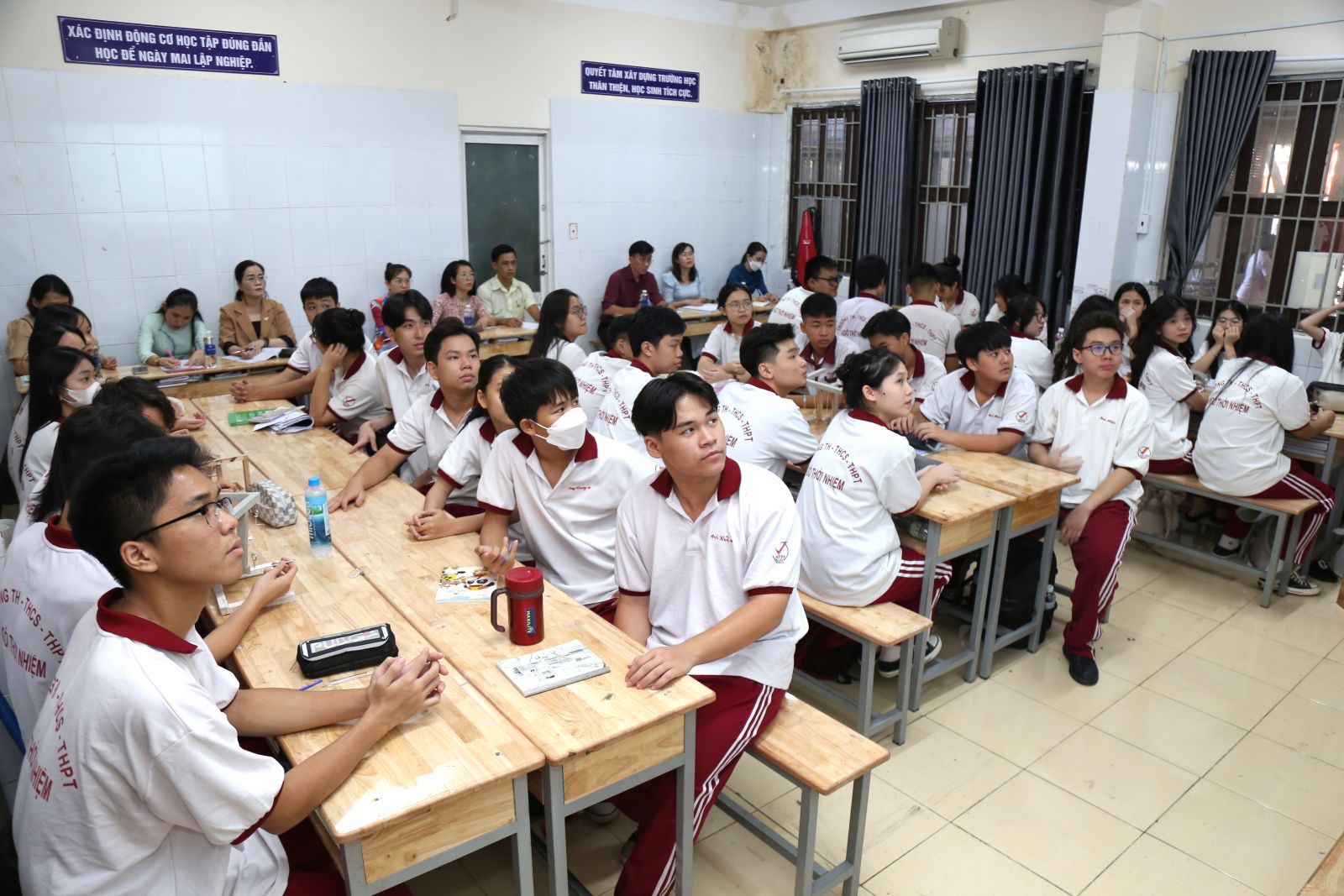 STEM: “Mô hình Tensegrity – Ứng dụng Vecto để thiết kế mô hình phản chống trọng lực”