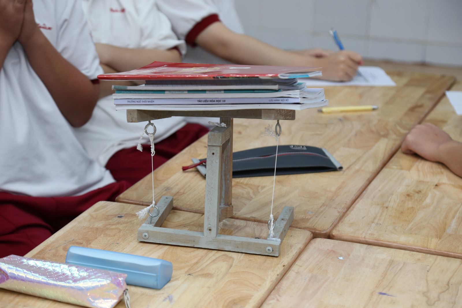 STEM: “Mô hình Tensegrity – Ứng dụng Vecto để thiết kế mô hình phản chống trọng lực”
