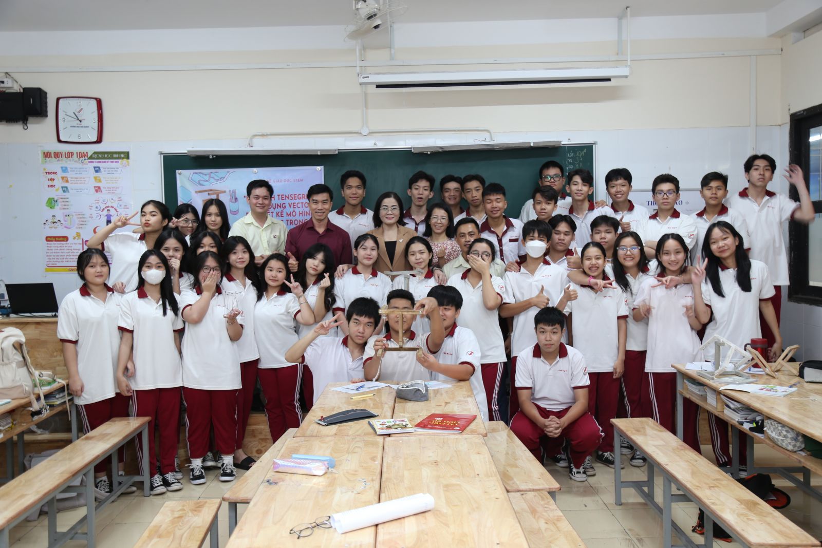 STEM: “Mô hình Tensegrity – Ứng dụng Vecto để thiết kế mô hình phản chống trọng lực”