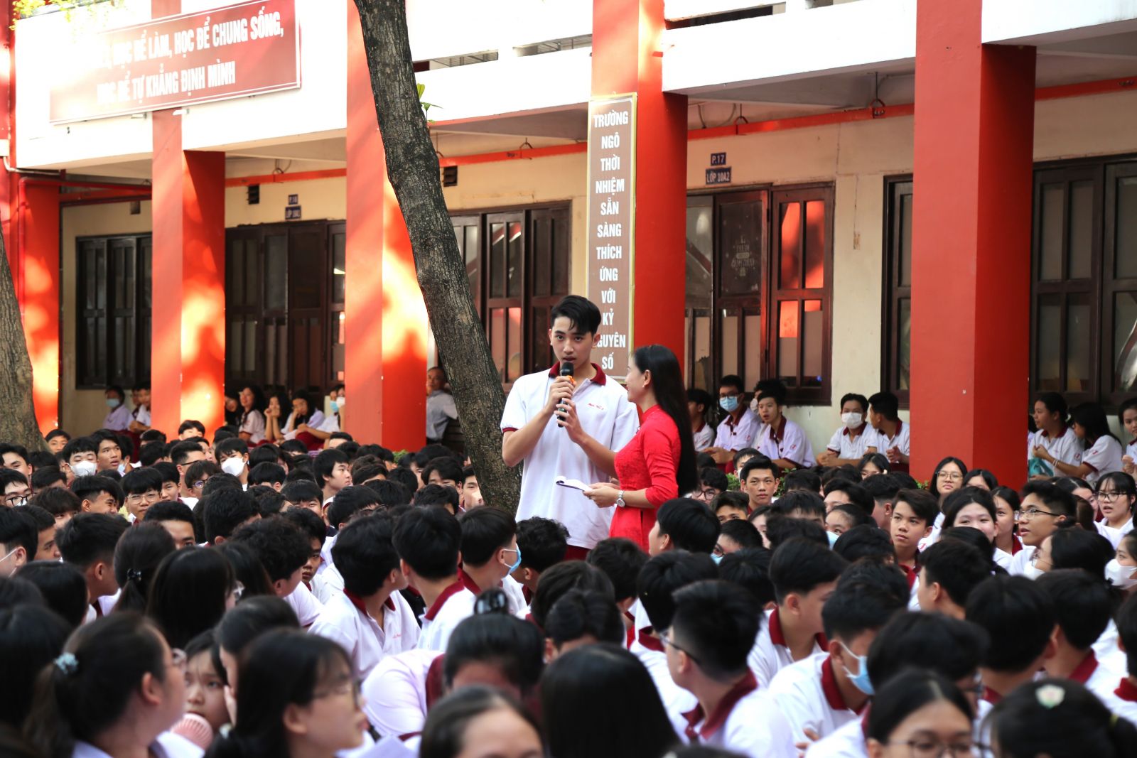 Học sinh tích cực tham gia trả lời các câu hỏi