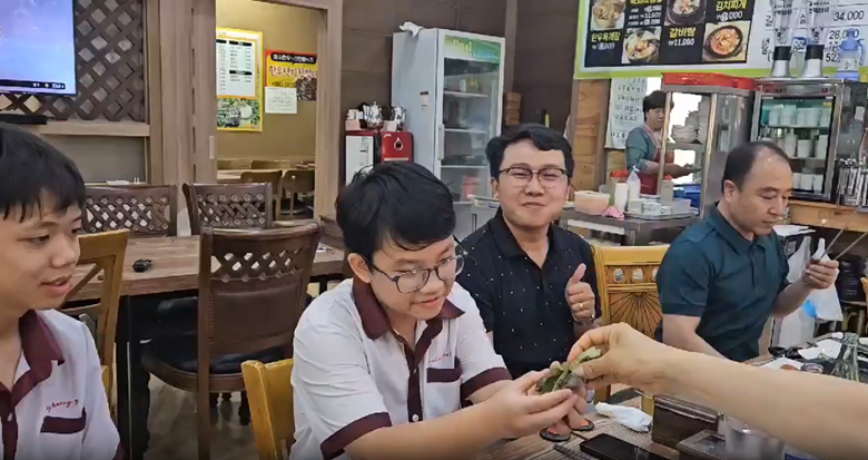 Thầy trò trường Ngô Thời Nhiệm cùng ăn cơm với Giám Đốc Trường Đại Học Hansung