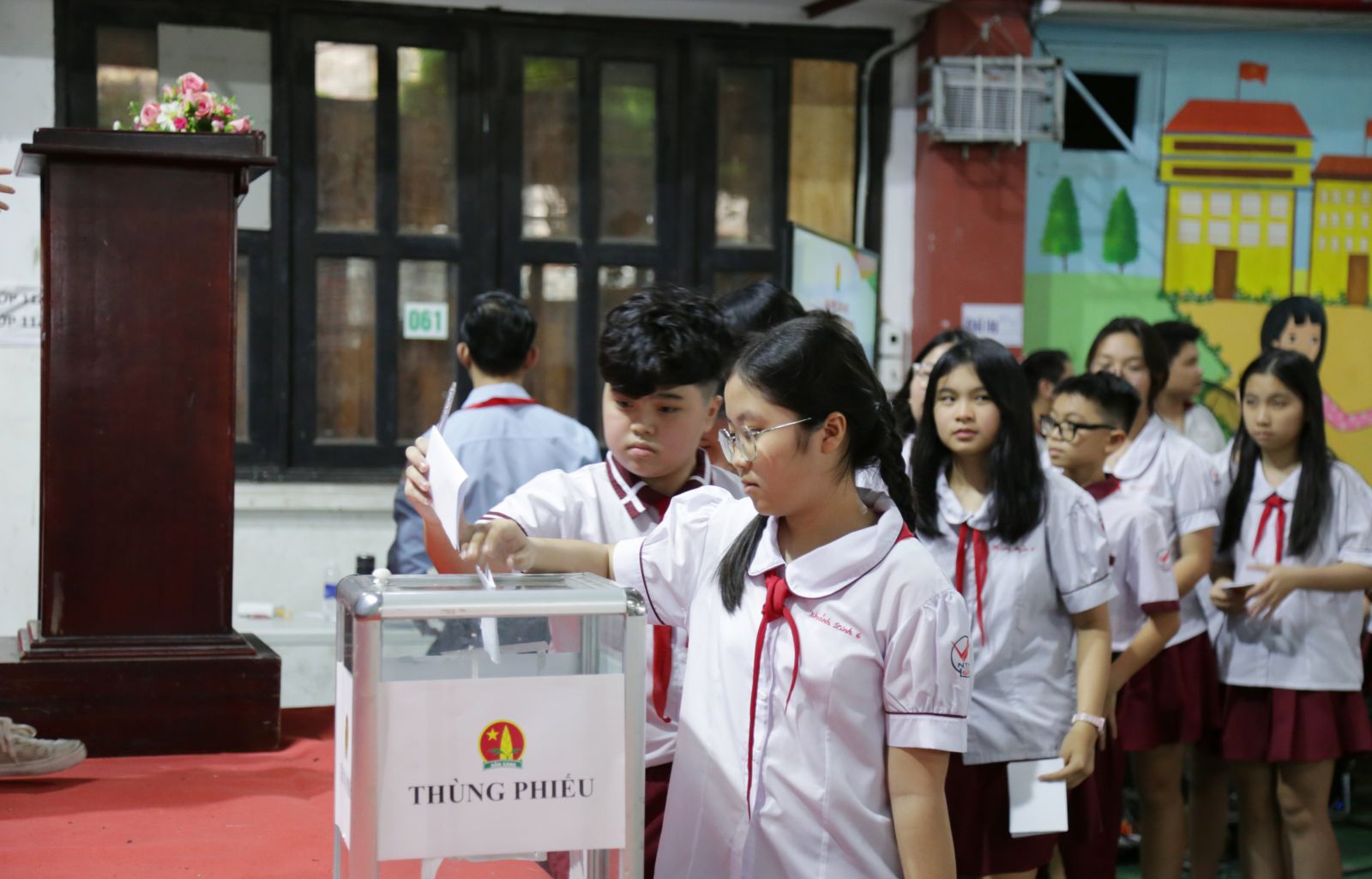 Các Đội viên thực hiện bỏ phiếu kín bầu cử BCH - Ảnh: Diep Nguyen Pro