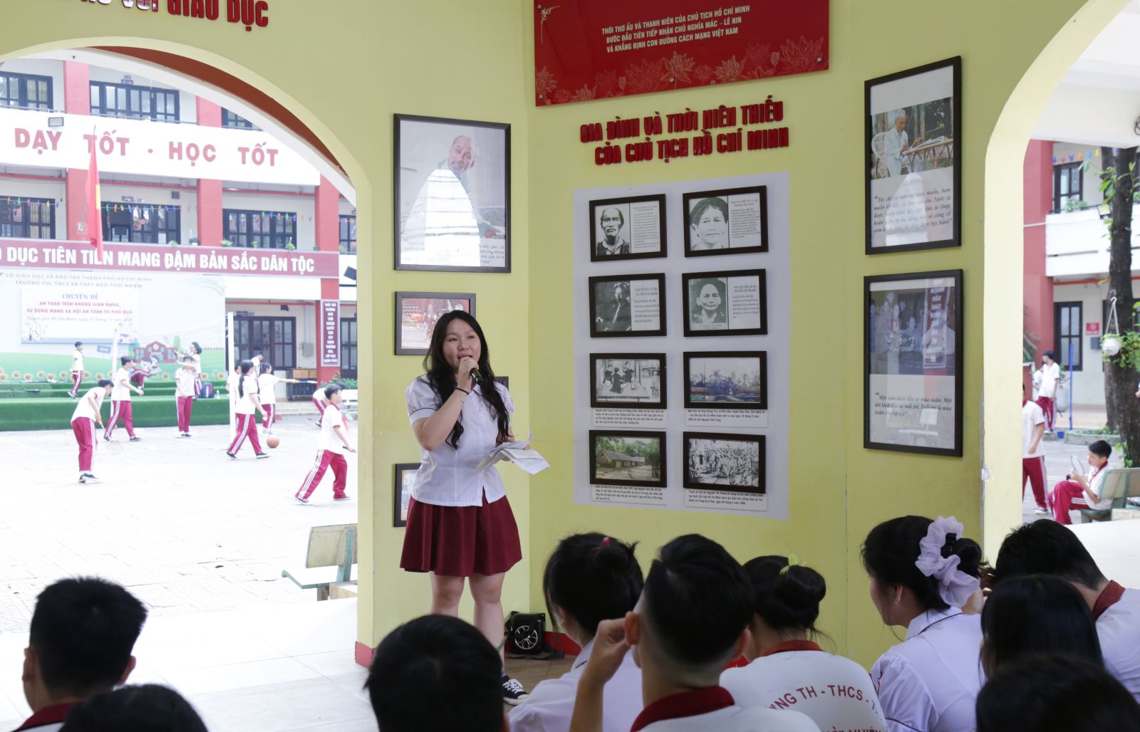 Học sinh Tú thực hiện bài thuyết trình của nhóm mình - Ảnh: Diep Nguyen Pro