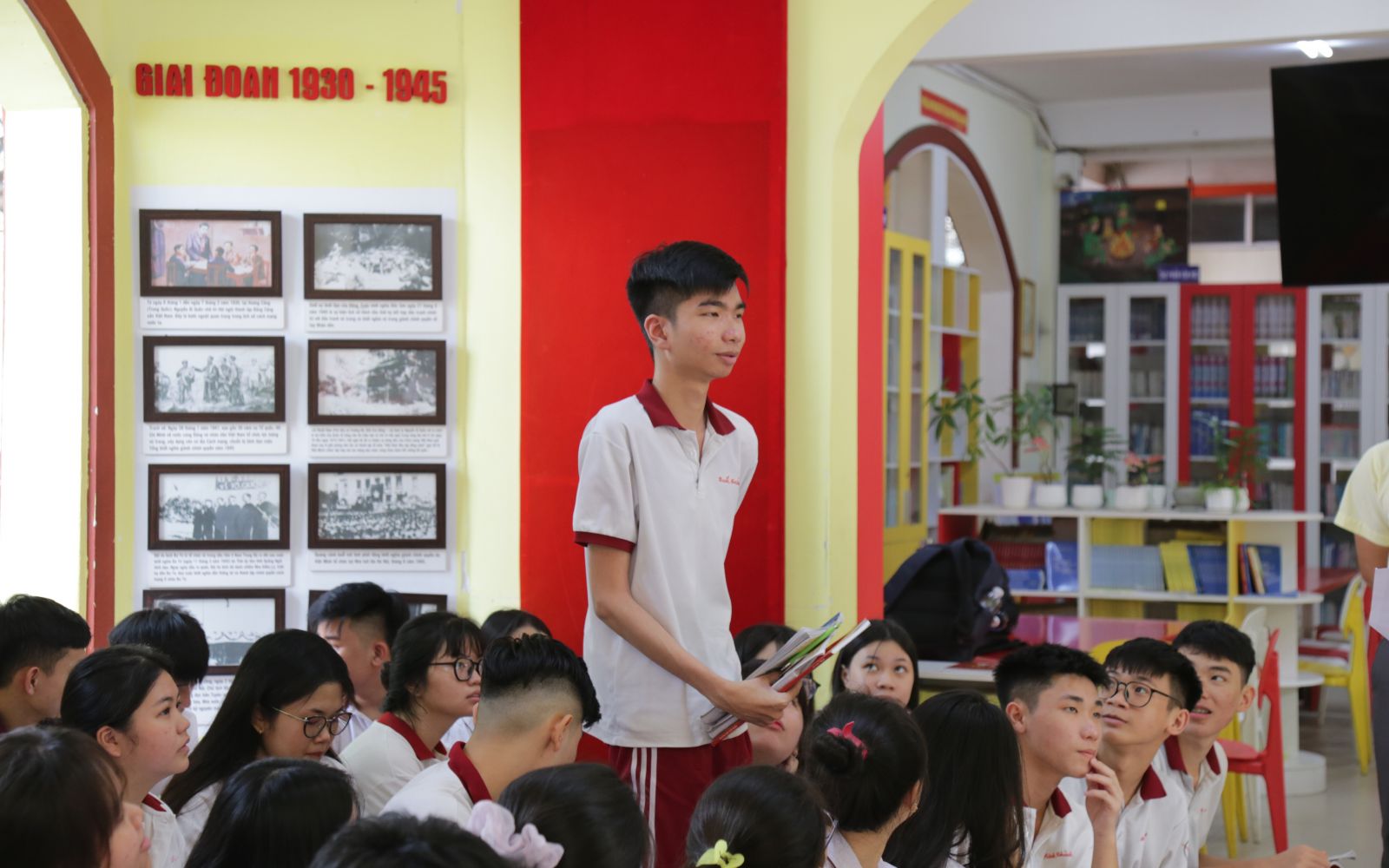Học sinh trả lời câu hỏi của thầy Lê Thanh Hải - Ảnh: Diep Nguyen Pro