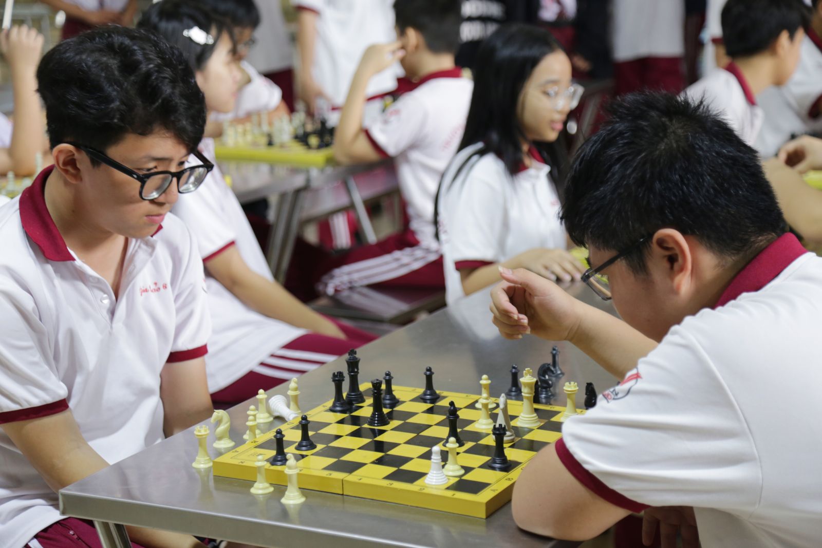 Học sinh tham gia vòng sơ khảo cờ Vua chào mừng ngày nhà giáo Việt Nam - Ảnh: Diep Nguyen Pro