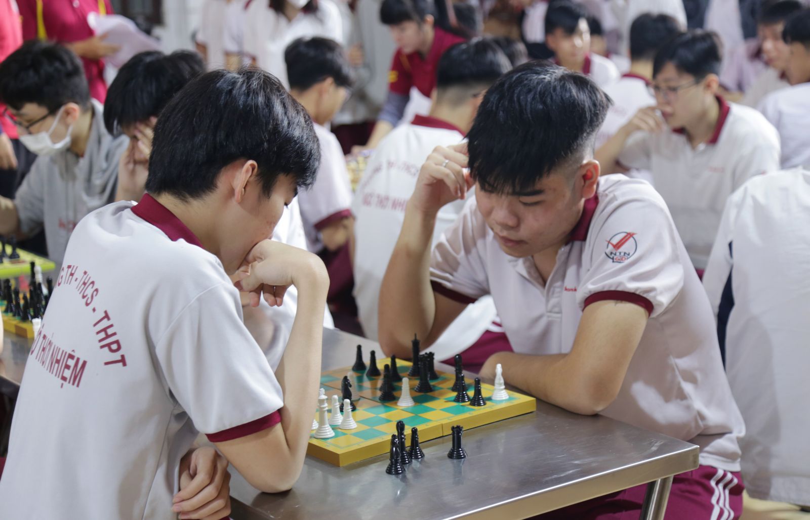 Học sinh tham gia vòng sơ khảo cờ Vua chào mừng ngày nhà giáo Việt Nam - Ảnh: Diep Nguyen Pro