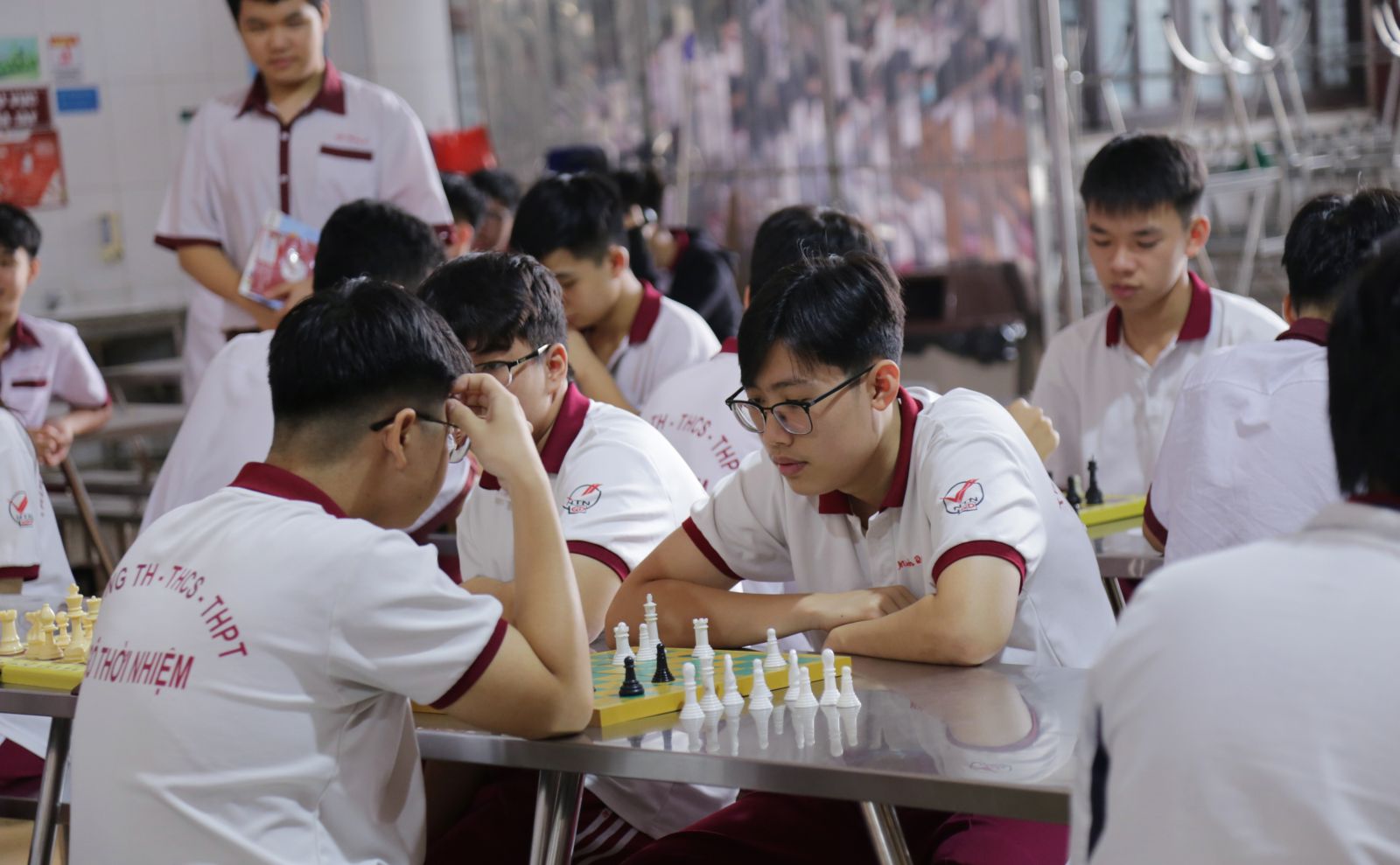 Học sinh tham gia vòng sơ khảo cờ Vua chào mừng ngày nhà giáo Việt Nam - Ảnh: Diep Nguyen Pro