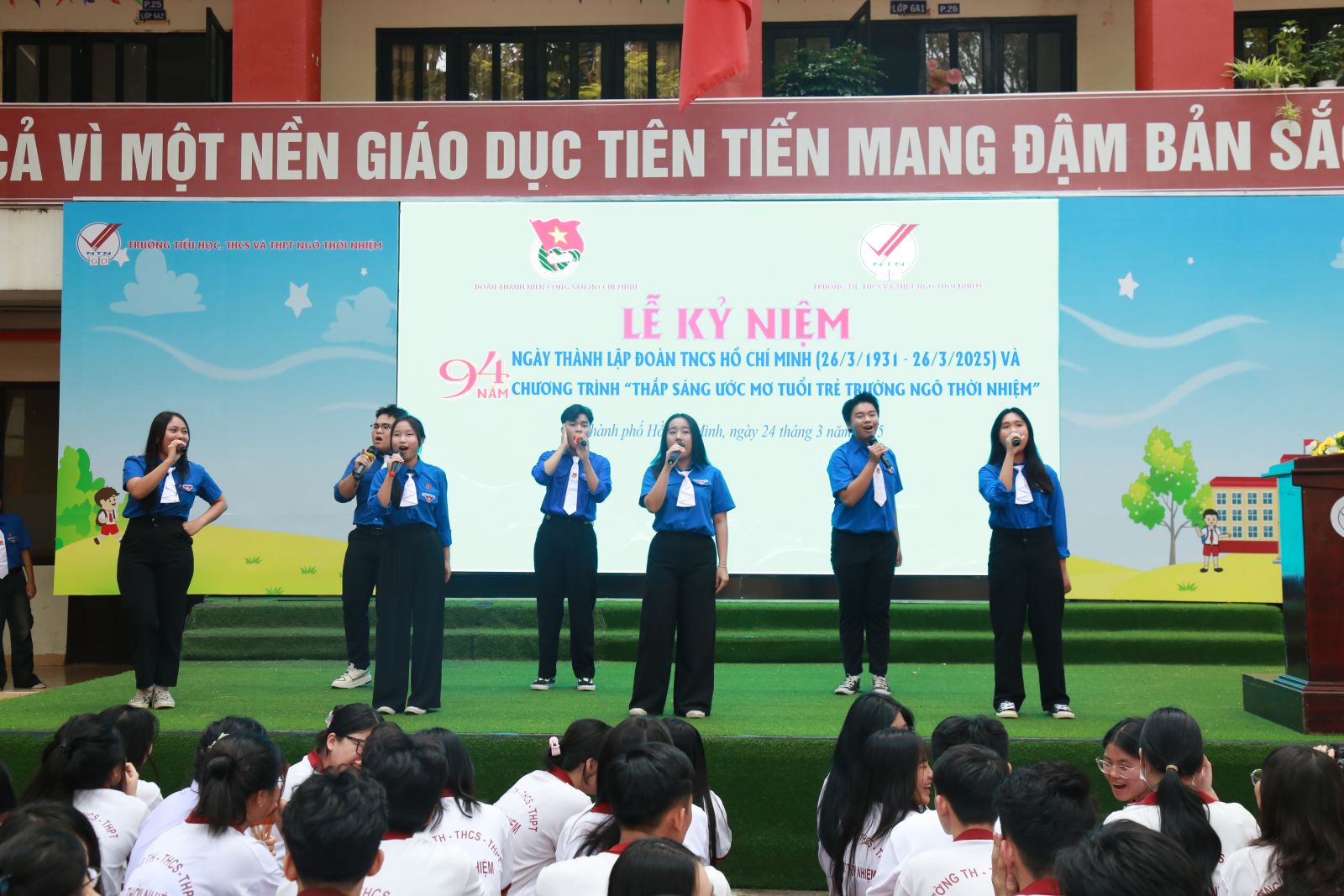 Văn nghệ chào mừng lễ kỷ niệm 94 năm Ngày thành lập Đoàn TNCS Hồ Chí Minh