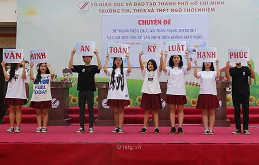 Chuyên đề “Sử dụng hiệu quả, an toàn và ứng xử văn minh trên không gian mạng”