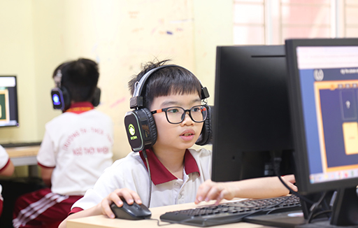 Cuộc thi IOE cấp trường - Vòng thi đầu tiên của cuộc thi Olympic Tiếng Anh trên Internet