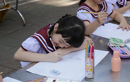 Cuộc thi vẽ tranh chào mừng ngày Nhà giáo Việt Nam nhằm tôn vinh những người thầy, người cô - những người lái đò thầm lặng