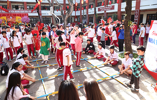 Hội Xuân Ngô Thời Nhiệm: Vui tươi, rộn rã tiếng cười