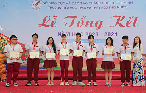 Một số hình ảnh tuyên dương học sinh xuất sắc, học sinh giỏi, học sinh 3 tốt năm học 2023-2024 khối THCS và THPT