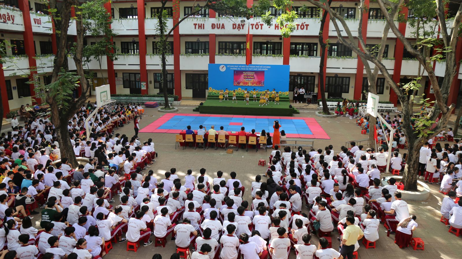 Toàn cảnh hoạt động nhảy Flashmop nằm trong chương trình hoạt động hè năm 2023