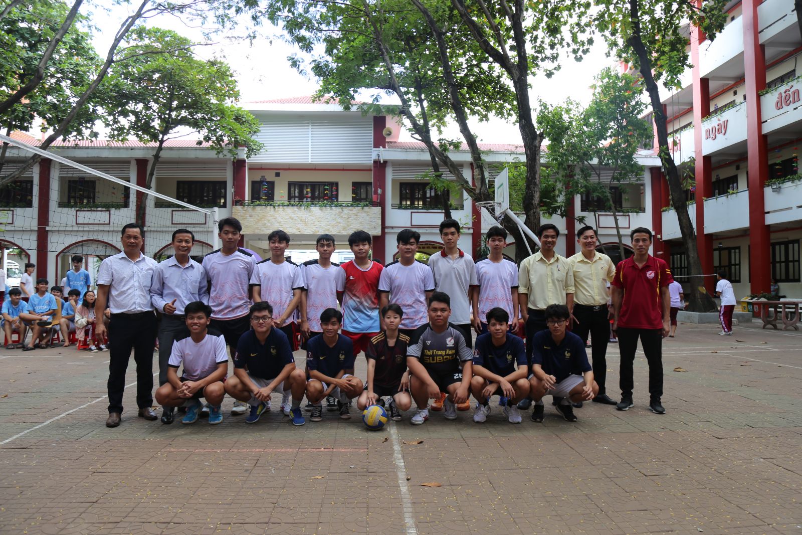 Trận chung kết bóng chuyền nam diễn ra sôi nổi