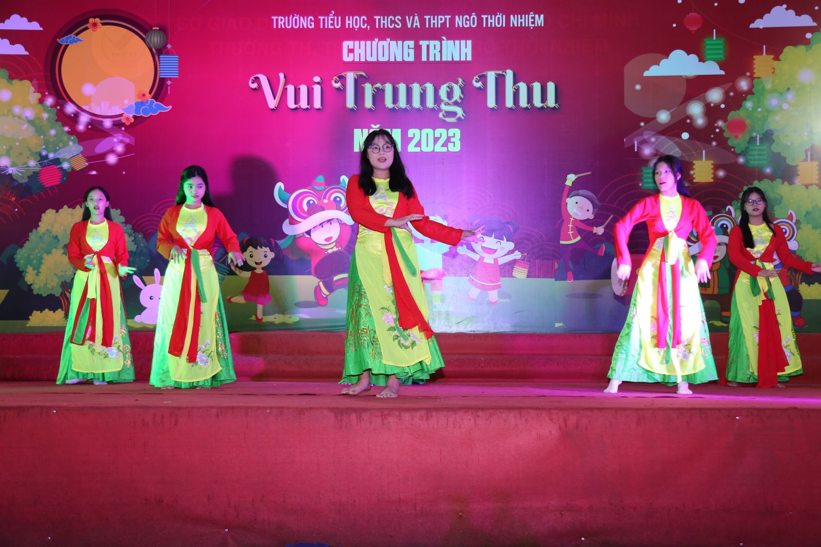 Các tiết mục văn nghệ do học sinh trường Ngô Thời Nhiệm được đầu tư kỹ lưỡng