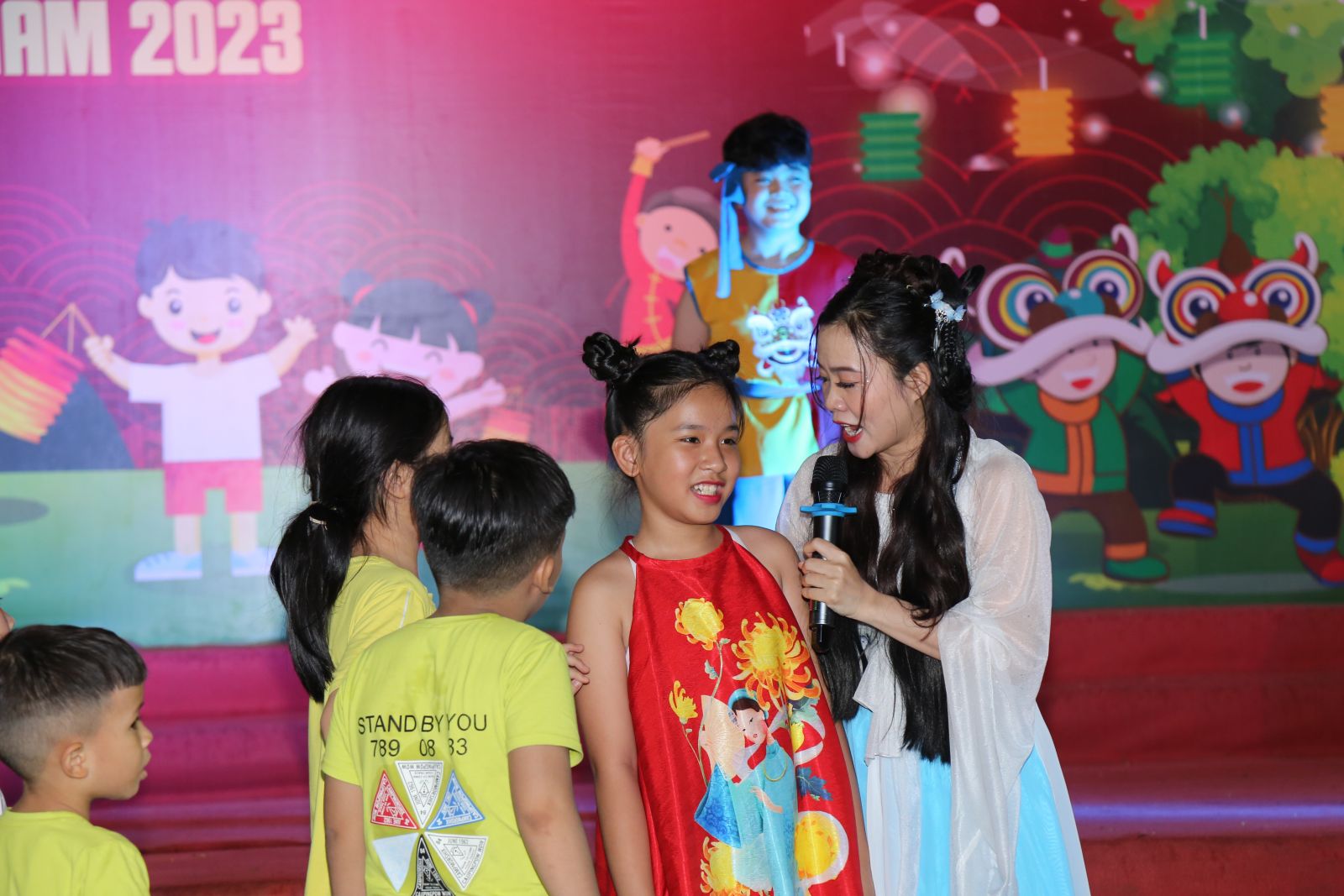 Học sinh hào hứng với các trò chơi có thưởng của BTC