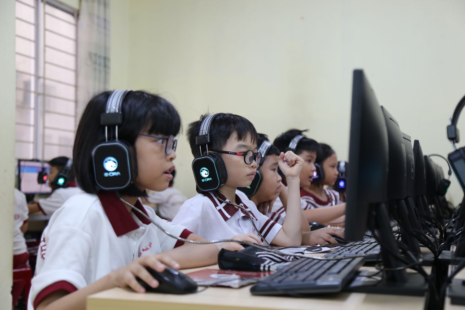 Tổ chức thi Olympic tiếng Anh trên internet cấp trường cho học sinh khối Tiểu học