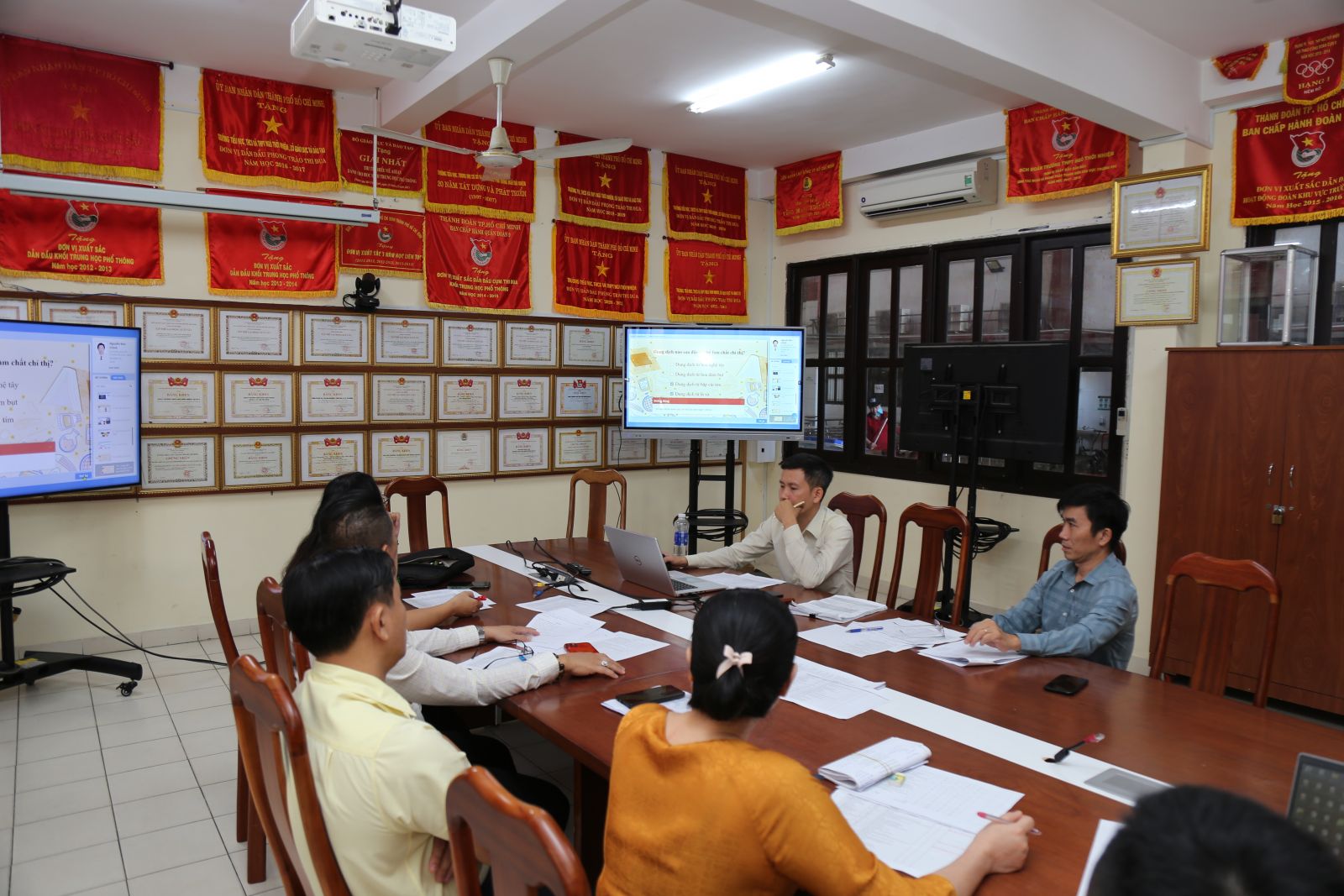 Giáo viên trường TiH, THCS và THPT Ngô Thời Nhiệm tham gia sôi nổi Hội thi thiết kế bài giảng e-learning cấp trường năm học 2023 - 2024