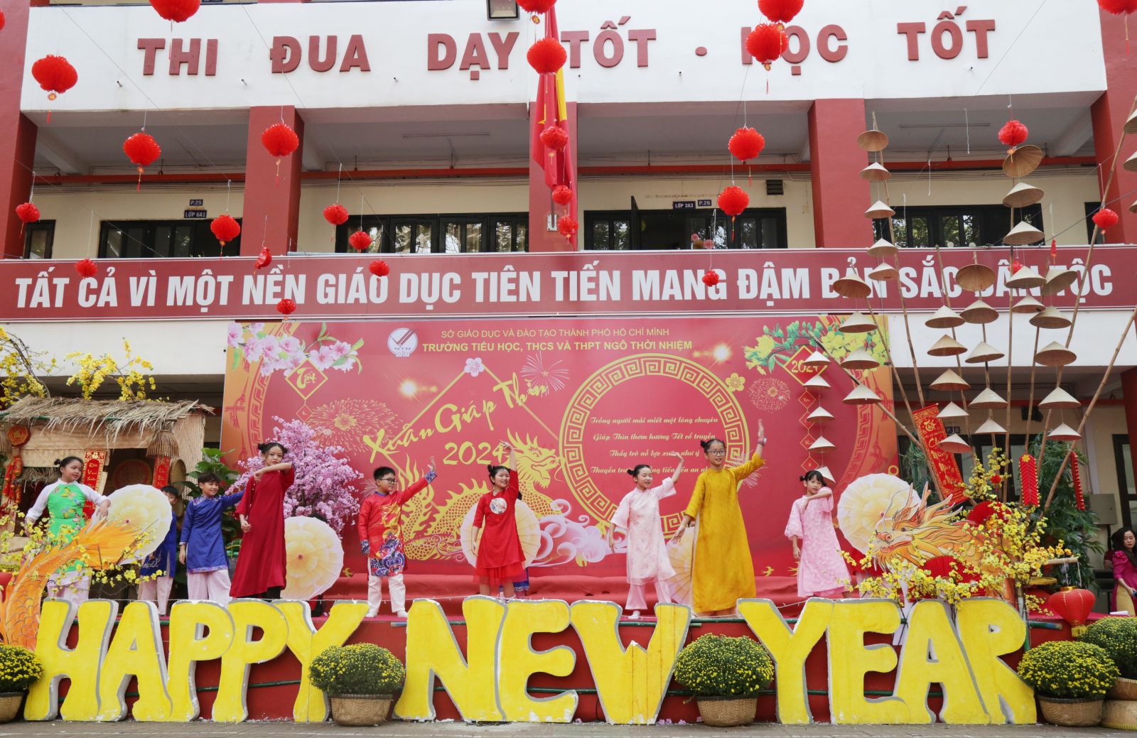 Hội xuân Ngô Thời Nhiệm: Vui tươi và sôi nổi