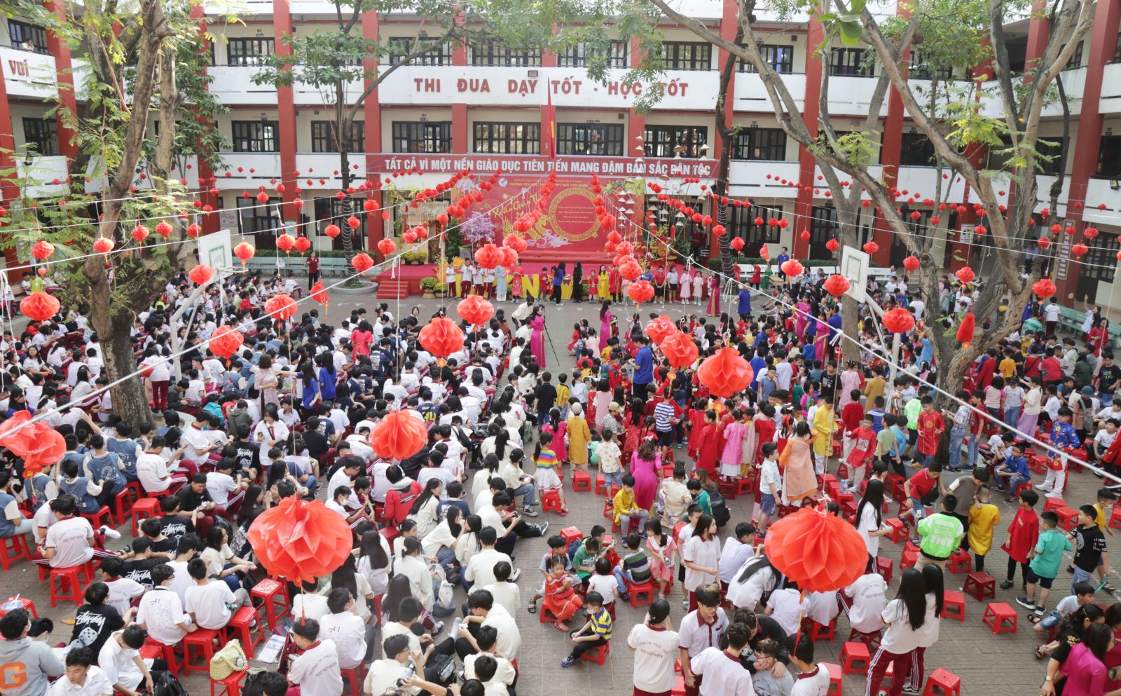 Hội xuân Ngô Thời Nhiệm: Vui tươi và sôi nổi