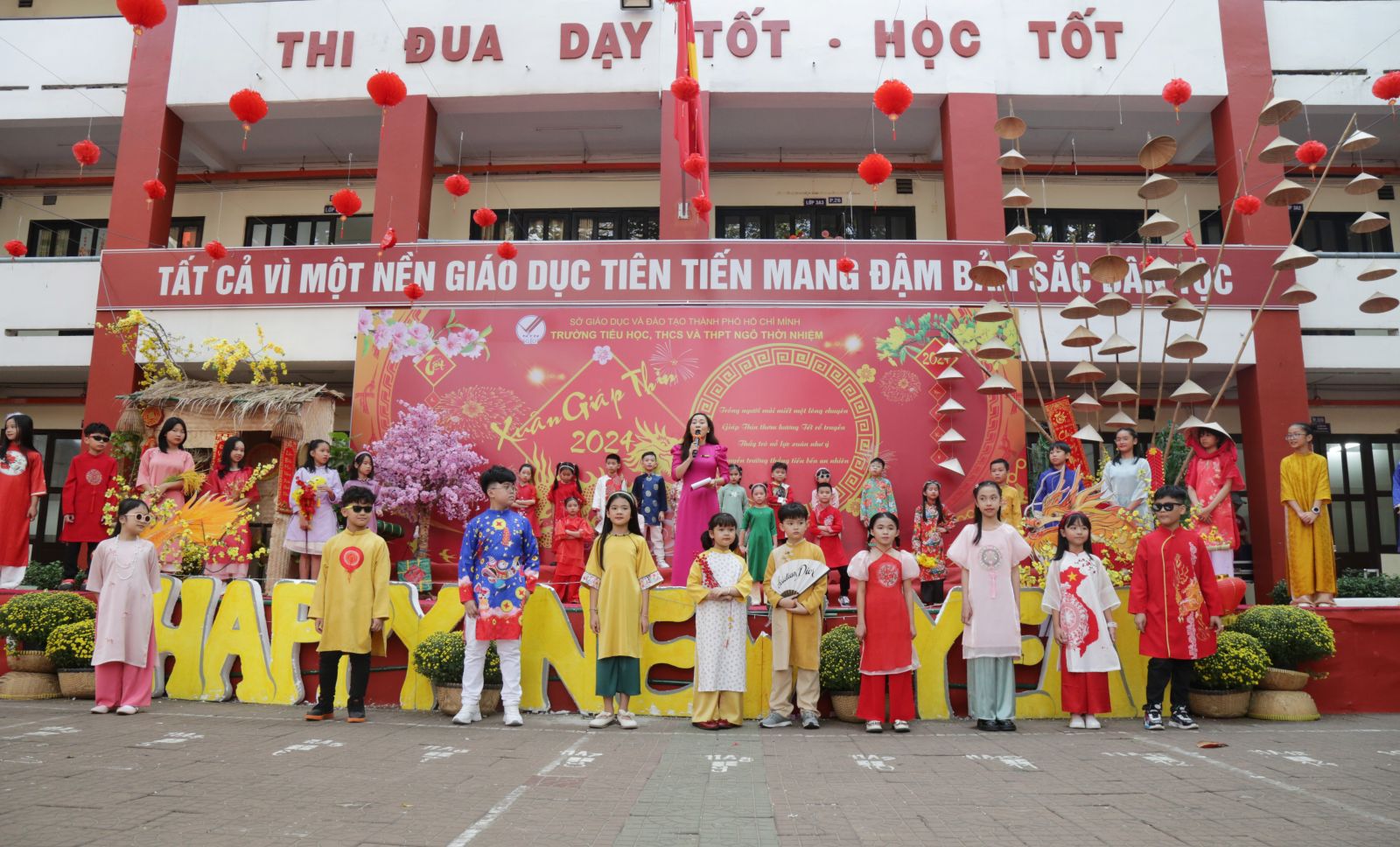 Hội xuân Ngô Thời Nhiệm: Vui tươi và sôi nổi