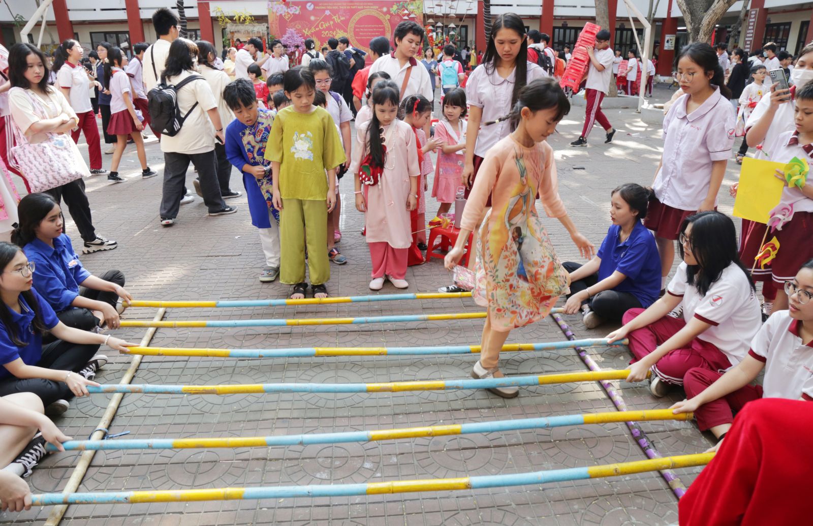 Hội xuân Ngô Thời Nhiệm: Vui tươi và sôi nổi