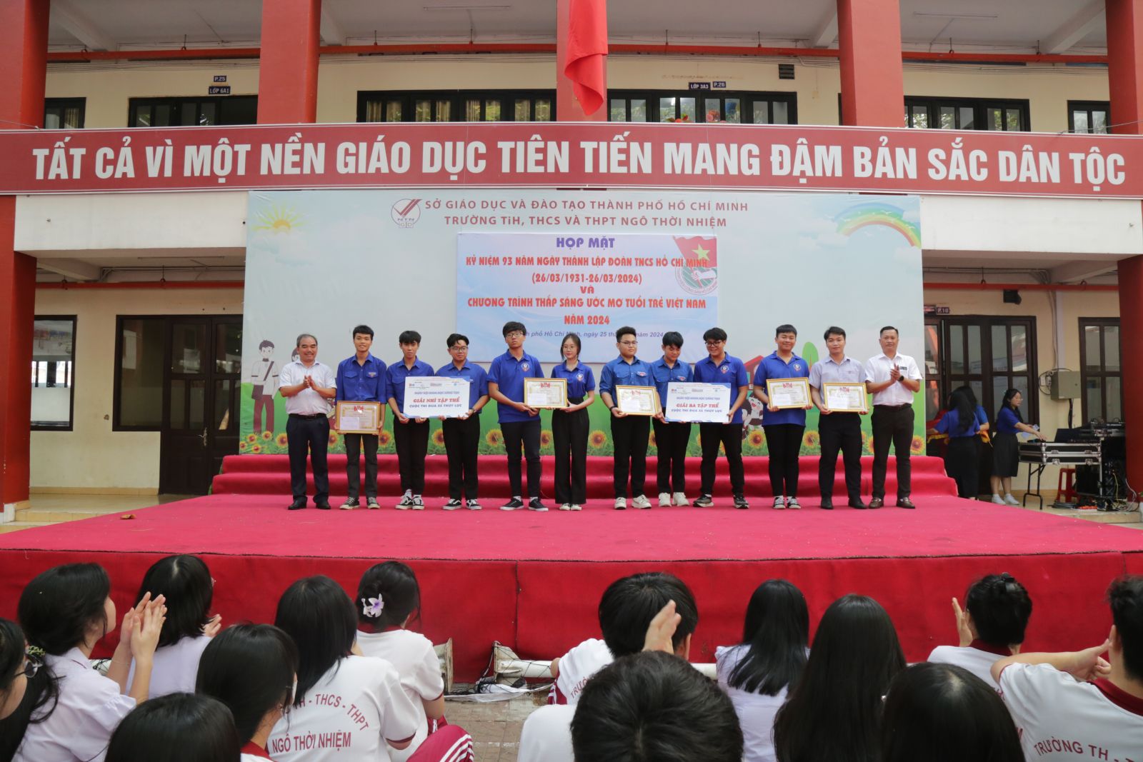 Tuyên dương nhưng đội thi đạt thành tích cao trong Ngày hội khoa học sáng tạo năm 2024 do Thành Đoàn TP Thủ Đức phát động.