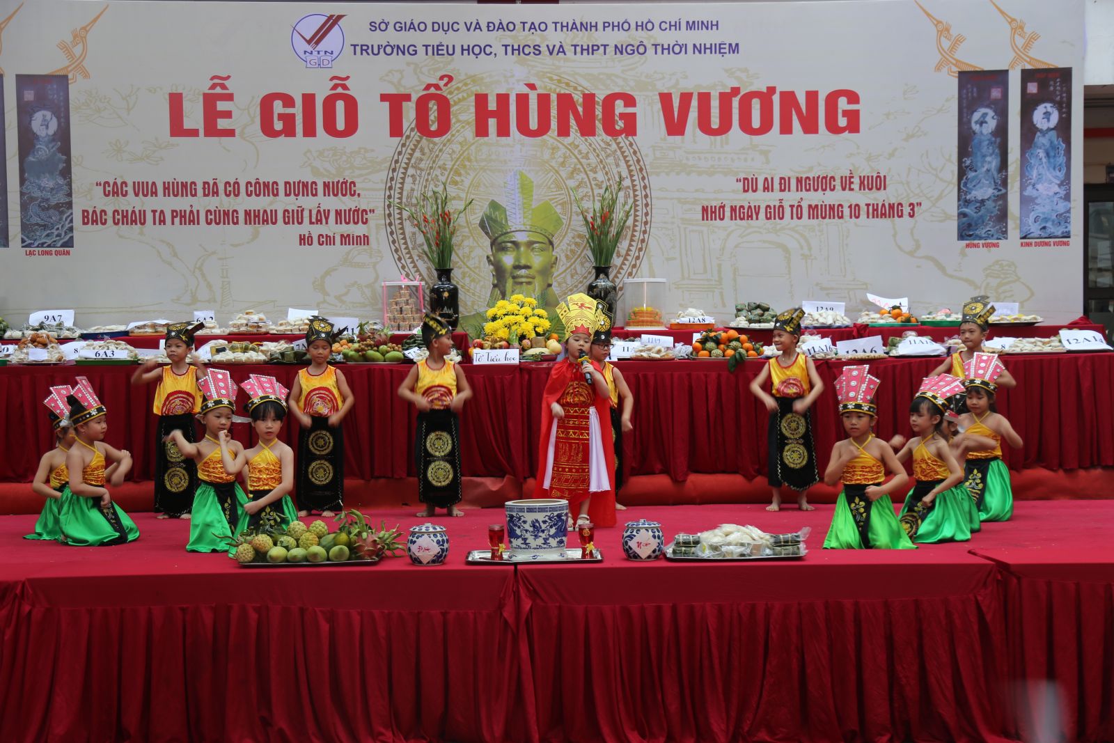 Tiết mục văn nghệ của học sinh khối tiểu học - Ảnh: Vu Nguyen