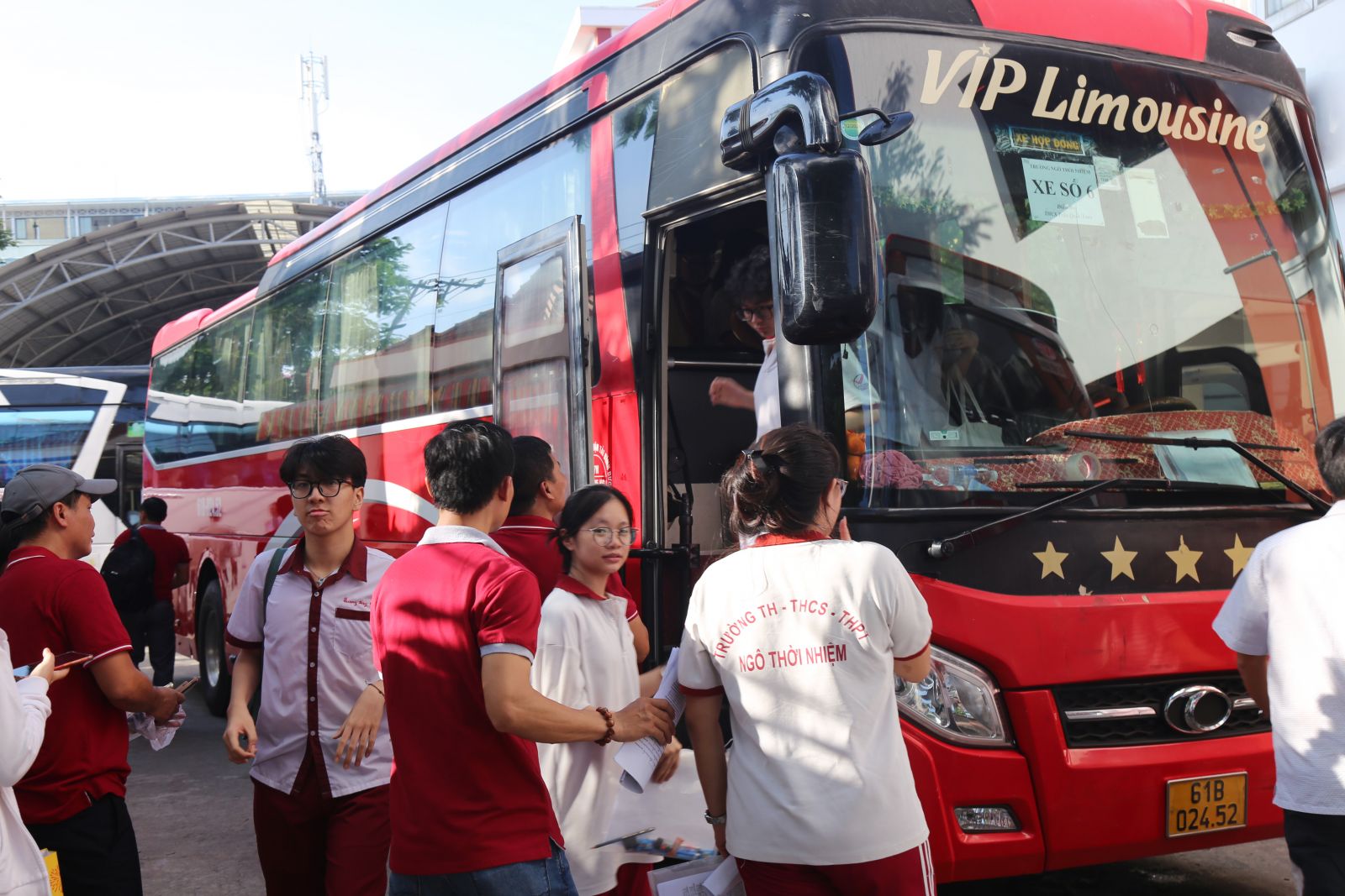 Chúc mừng các em học sinh đã hoàn thành xuất sắc kỳ thi tốt nghiệp THPT năm 2024!