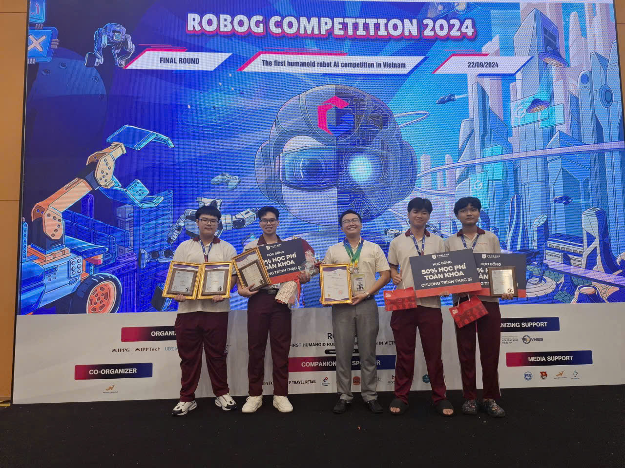 Trường Ngô Thời Nhiệm đạt giải Nhất cuộc thi ROBOG toàn quốc 2024 và giành tấm vé tham dự cuộc thi ROBOG quốc tế tổ chức tại Thâm Quyến (Trung Quốc) vào tháng 12 năm 2024