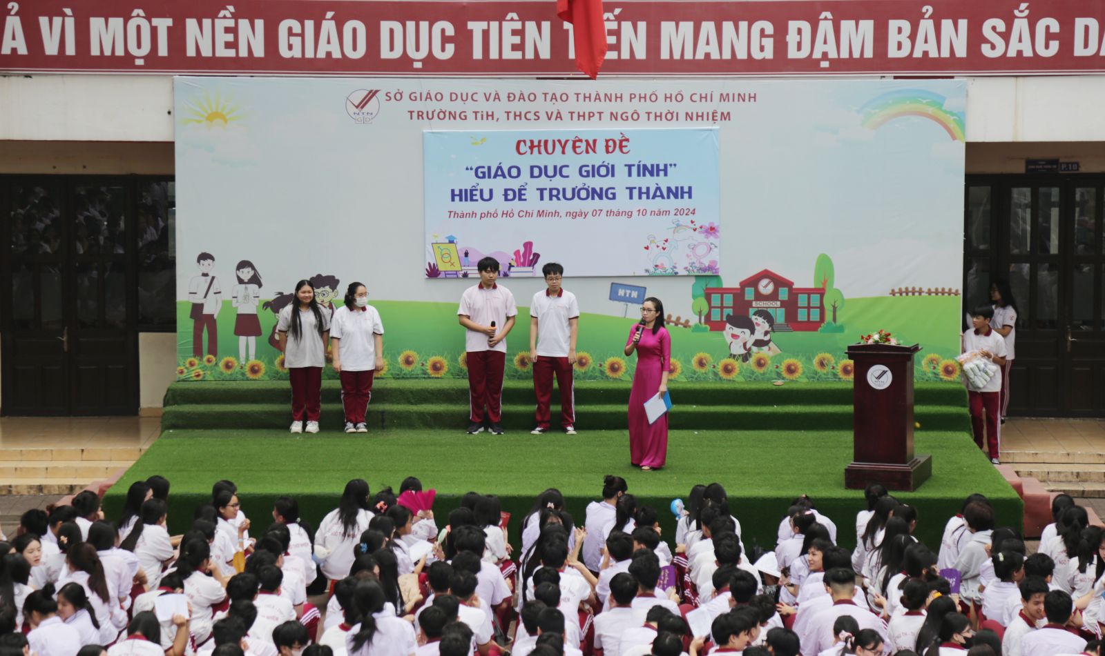 Học hinh vấn đáp về chủ đề giới tính - Ảnh: Diep Nguyen Pro