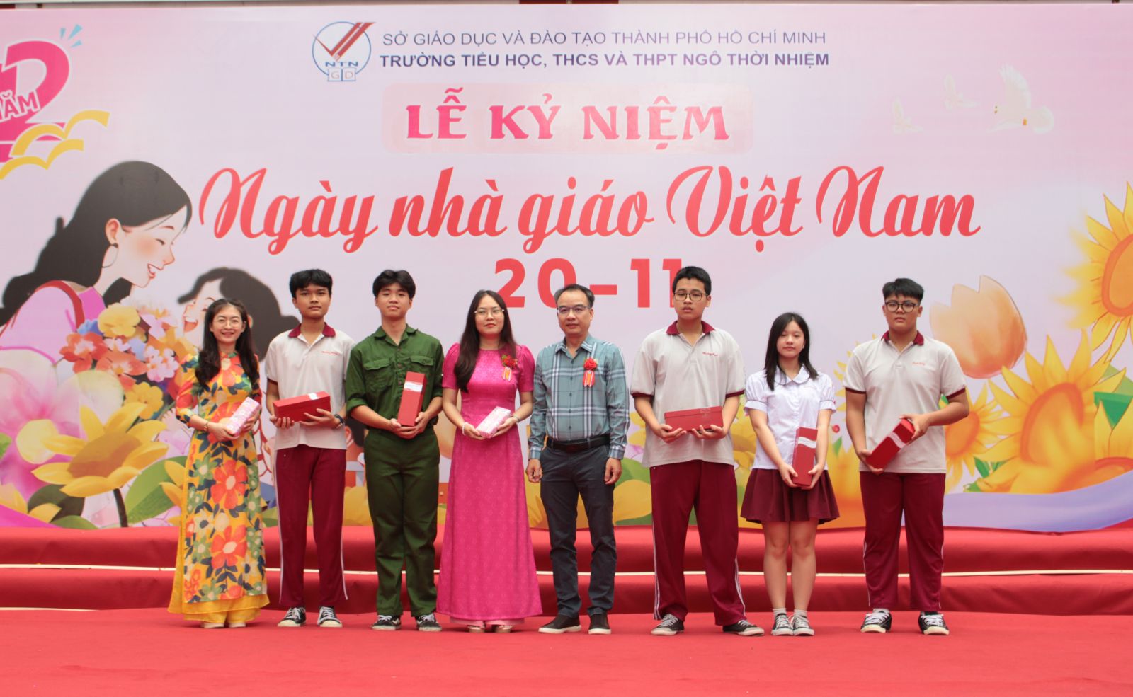 42 năm Ngày Nhà giáo Việt Nam: tôn vinh những người lái đò thầm lặng, những người đã và đang cống hiến cho sự nghiệp trồng người