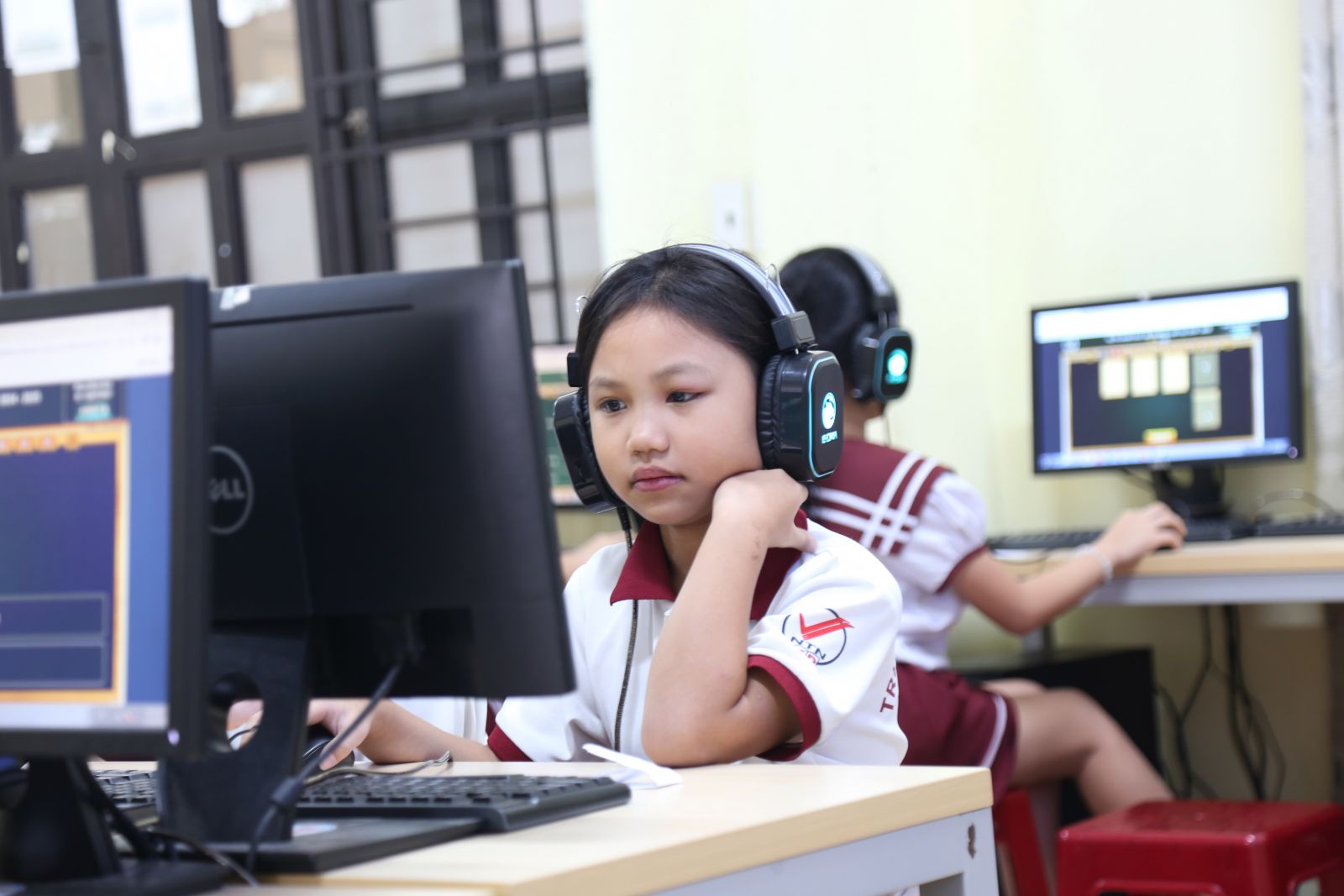 Học sinh khối 4 tập trung làm bài thi IOE - Ảnh: Diep Nguyen Pro