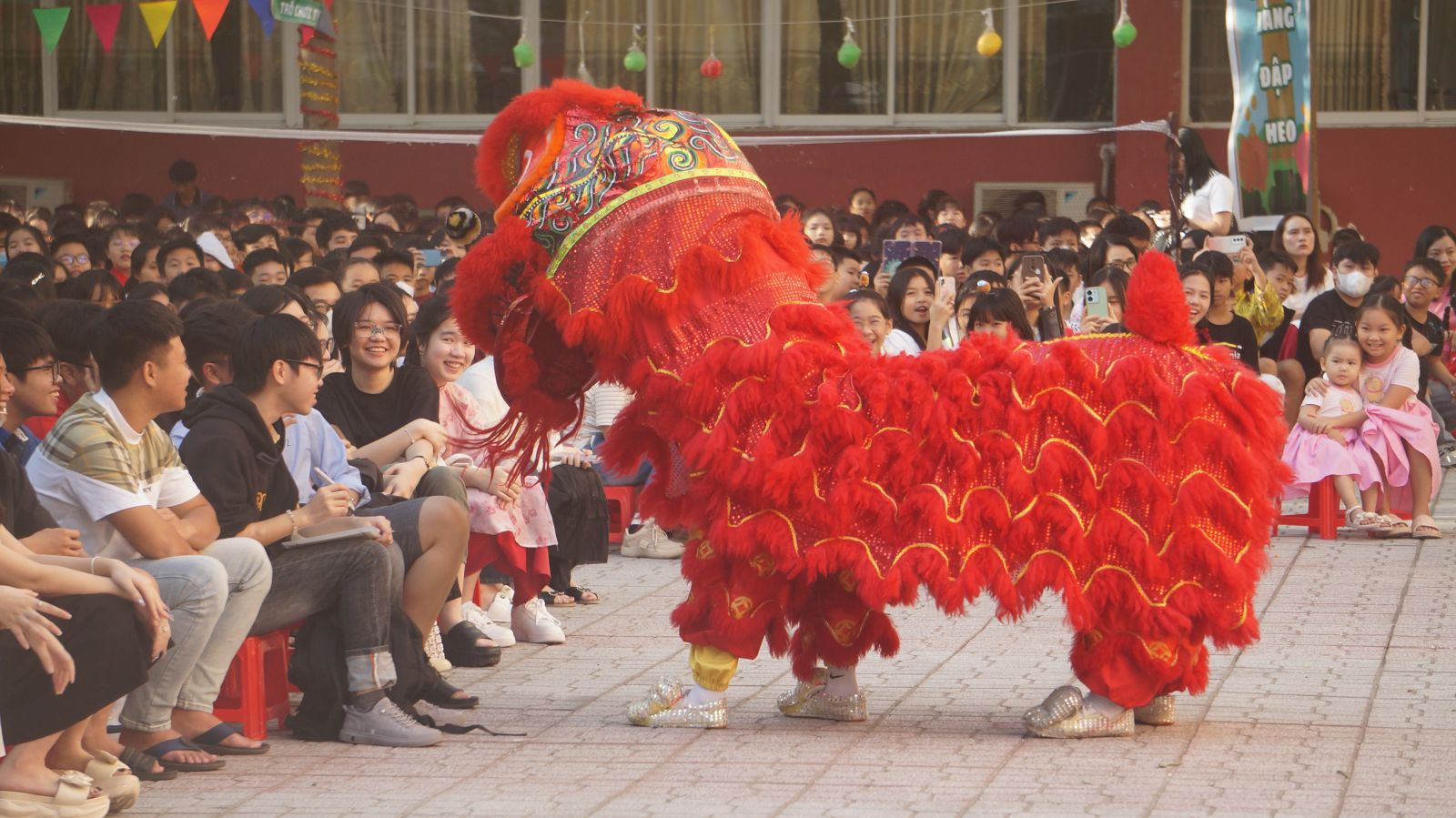 Hội Xuân Ngô Thời Nhiệm: Vui tươi, rộn rã tiếng cười