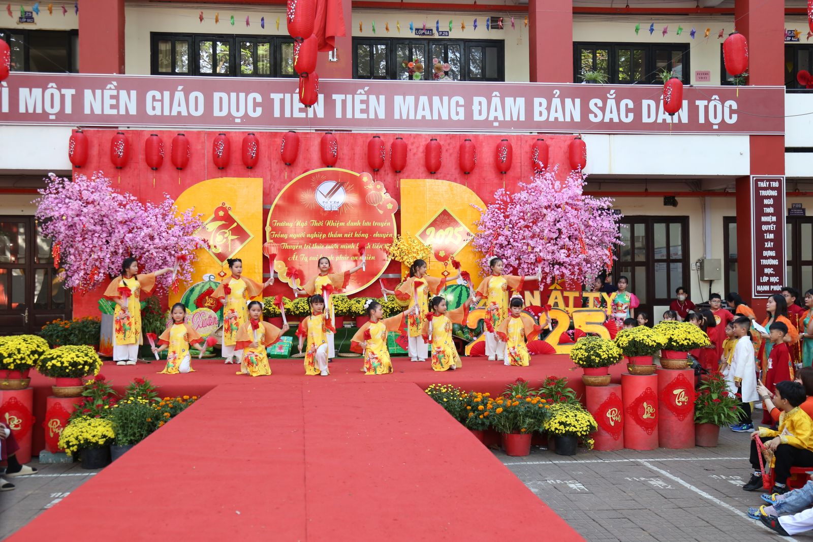 Hội Xuân Ngô Thời Nhiệm: Vui tươi, rộn rã tiếng cười