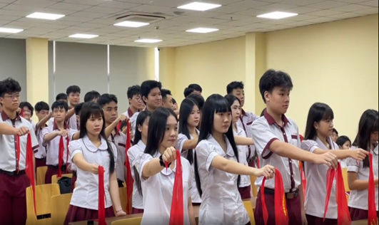 HS khối 9, cơ sở Bình Tân trong nghi thức trưởng thành đội