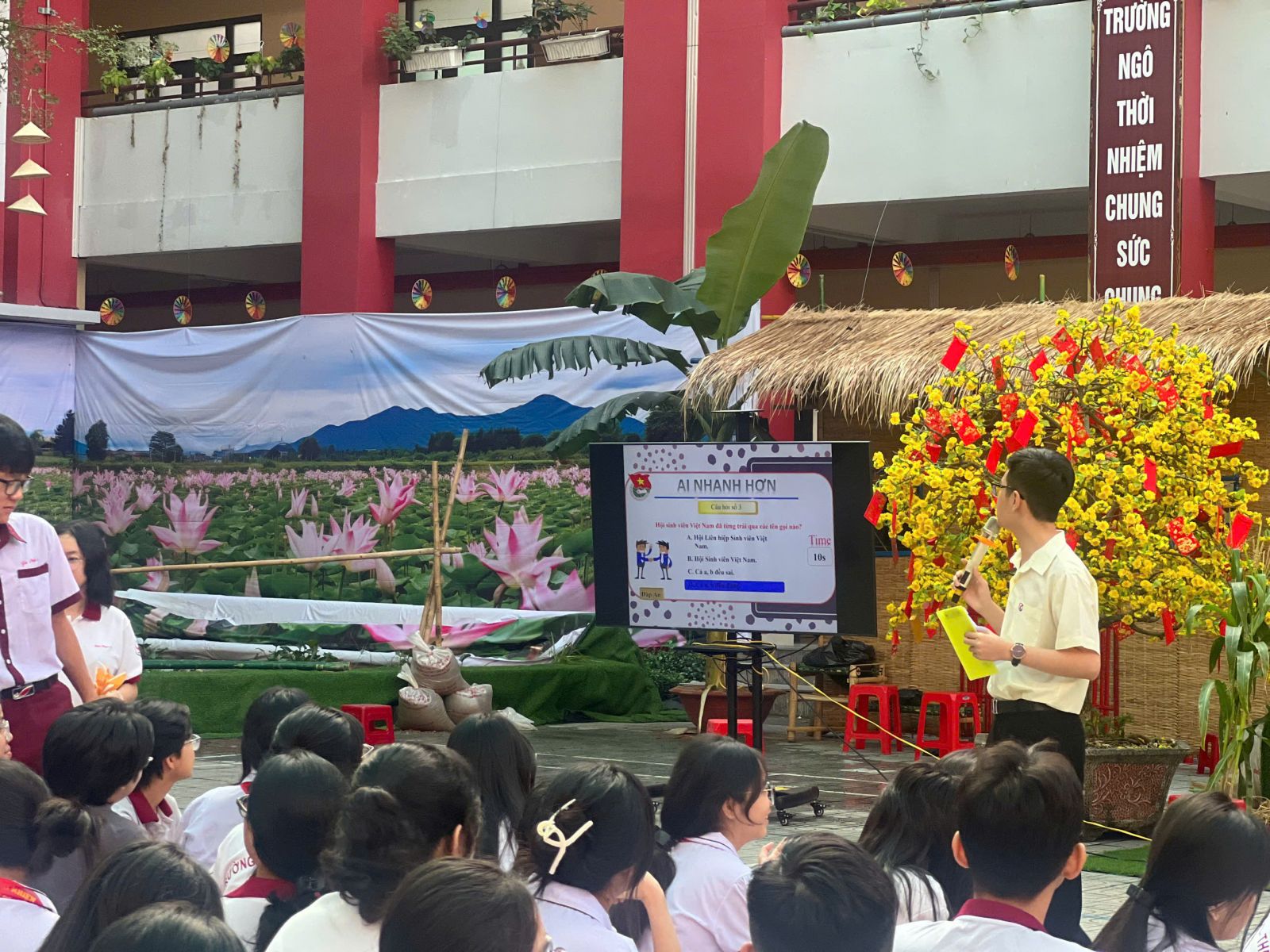 Học sinh cơ sở Bình Tân tham gia thi tìm hiểu về truyền thống học sinh - sinh viên Việt Nam