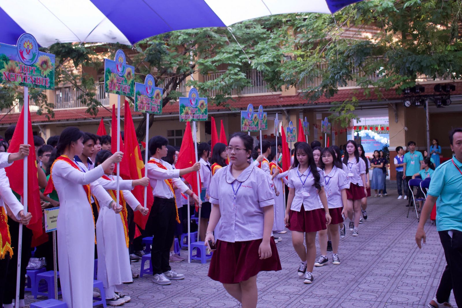 Học sinh trường Ngô Thời Nhiệm tham gia diễu hành trong hội trại truyền thống 9/1 