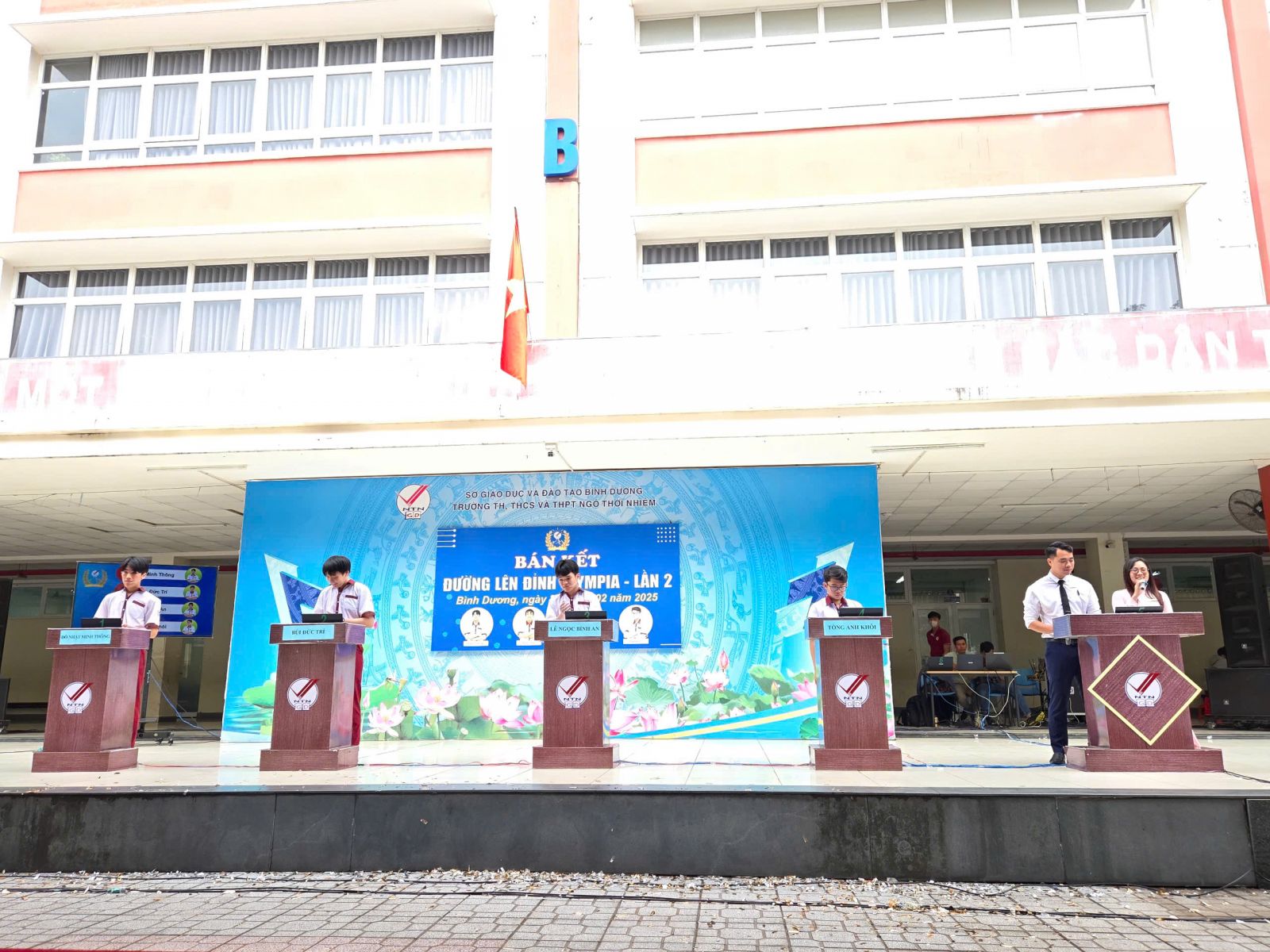 Rất đông CĐV đến cổ vũ cho 4 thí sinh